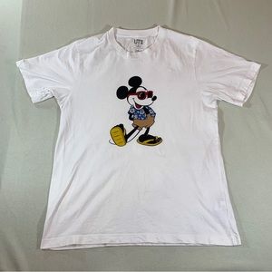Disney uniqlo collaboration mens t shirt Hawaii Mickey Mouse medium